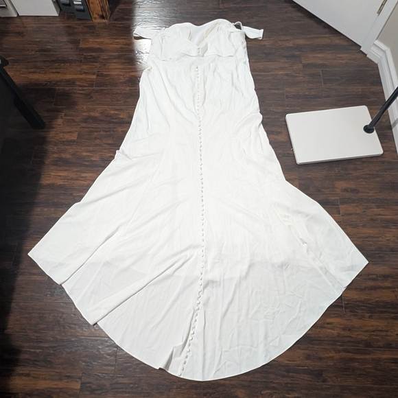 Elegant Off-Shoulder White Dress - Picture 8 of 10